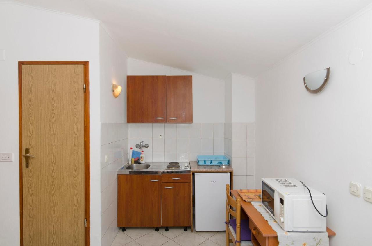 Apartments And Rooms Nike Sobra Chambre photo