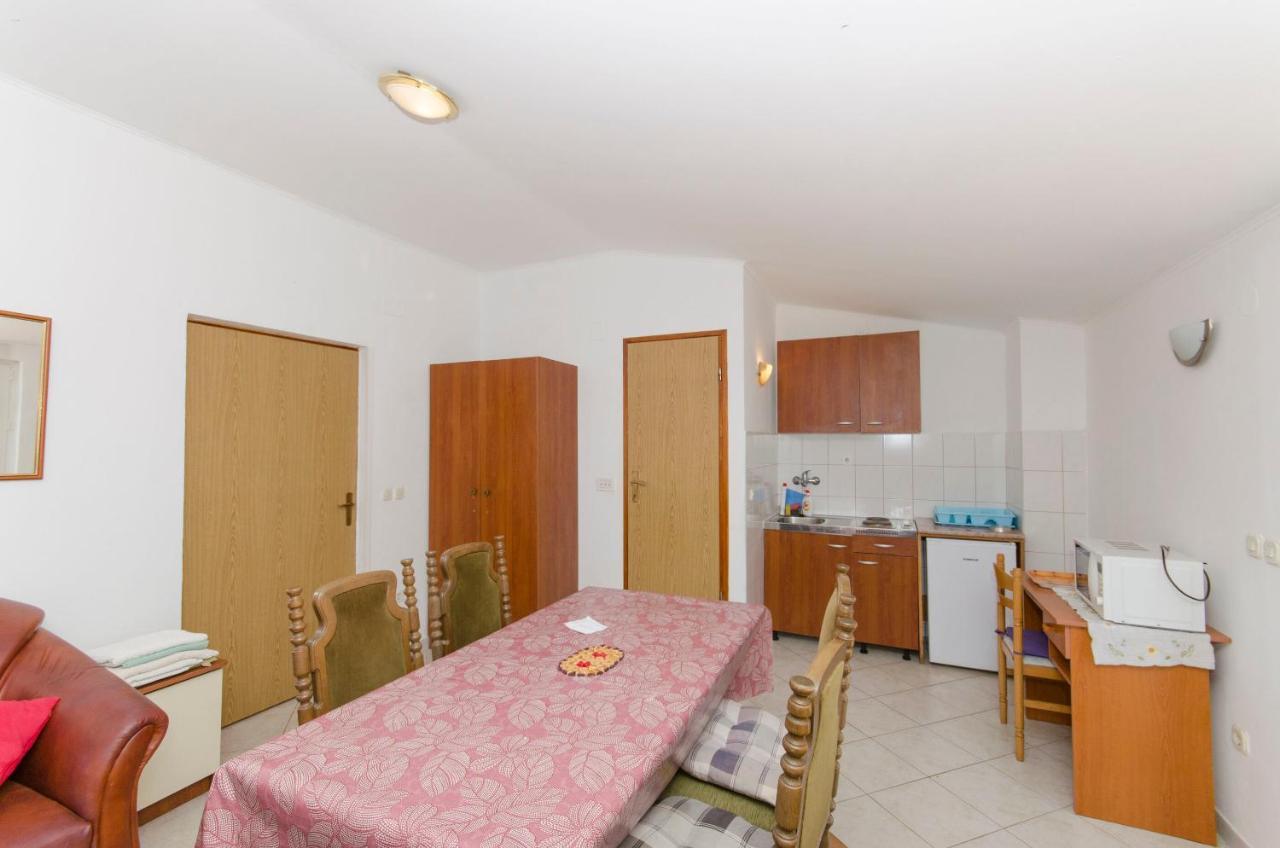Apartments And Rooms Nike Sobra Chambre photo